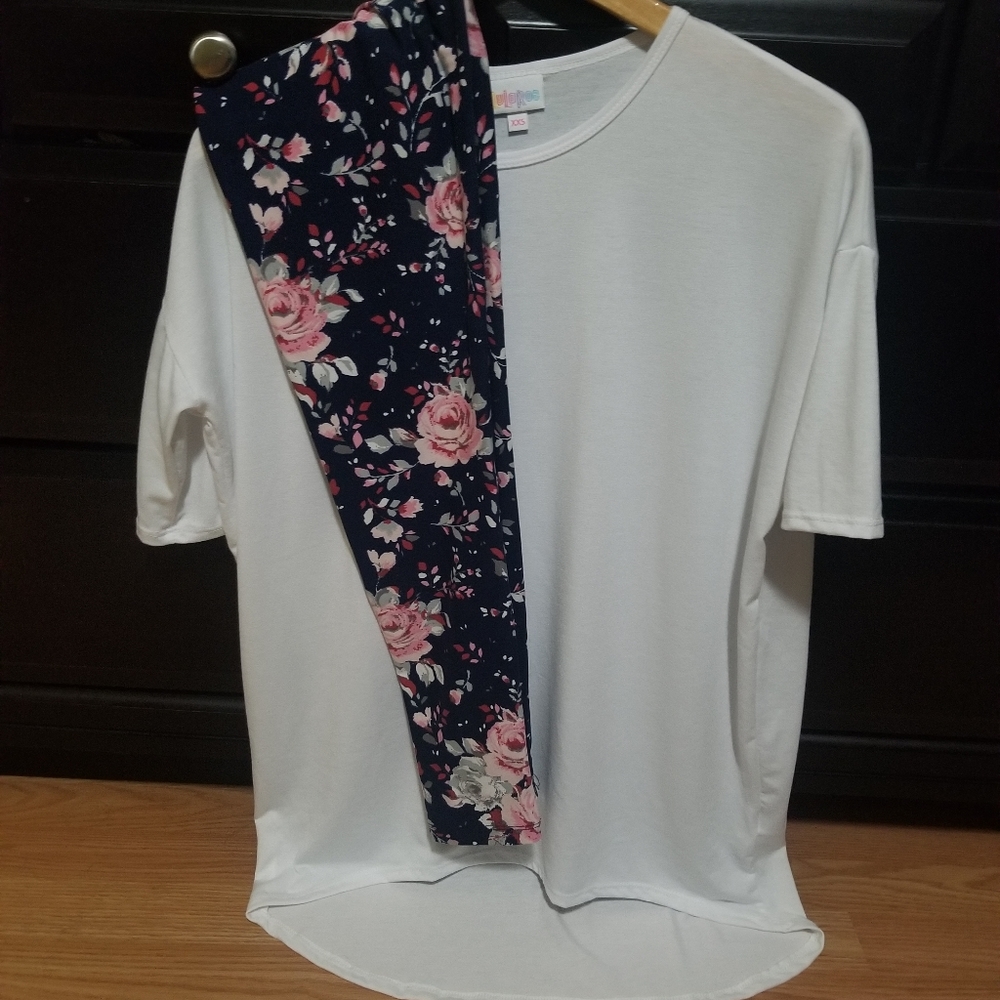 Lularoe Irma Tunic & OS Rose Leggings Outfit'